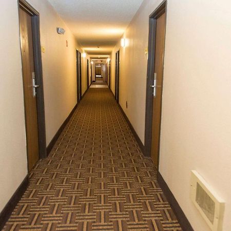 Hotel Super 8 By Wyndham Concordia Esterno foto