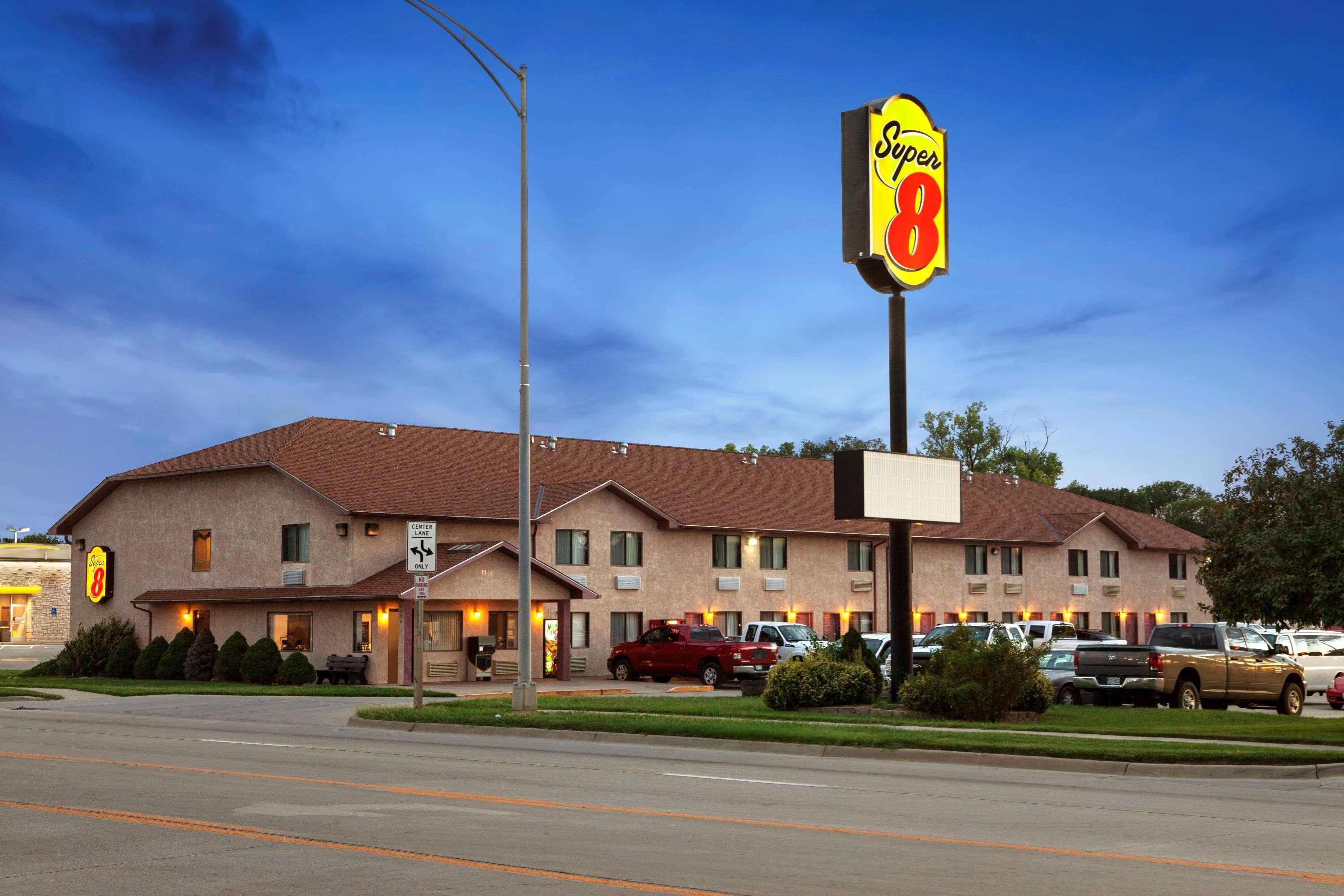 Hotel Super 8 By Wyndham Concordia Esterno foto