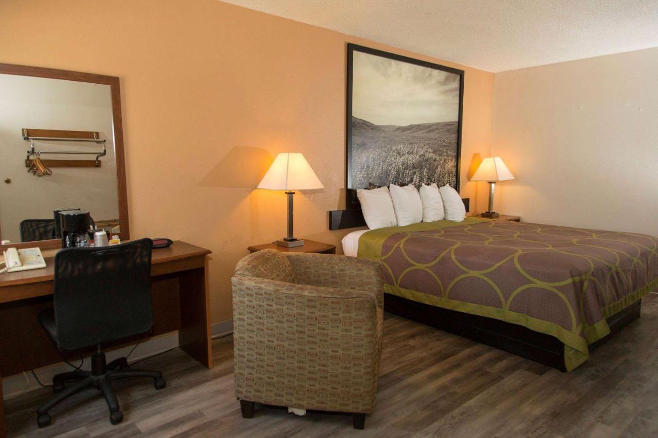 Hotel Super 8 By Wyndham Concordia Esterno foto