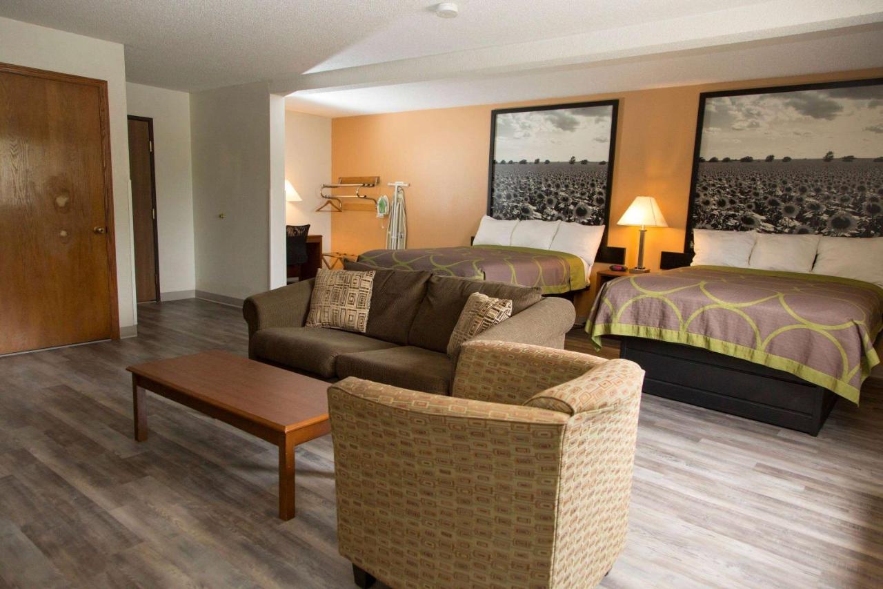 Hotel Super 8 By Wyndham Concordia Esterno foto
