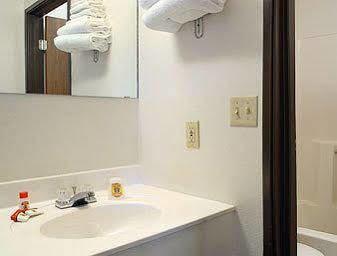 Hotel Super 8 By Wyndham Concordia Esterno foto